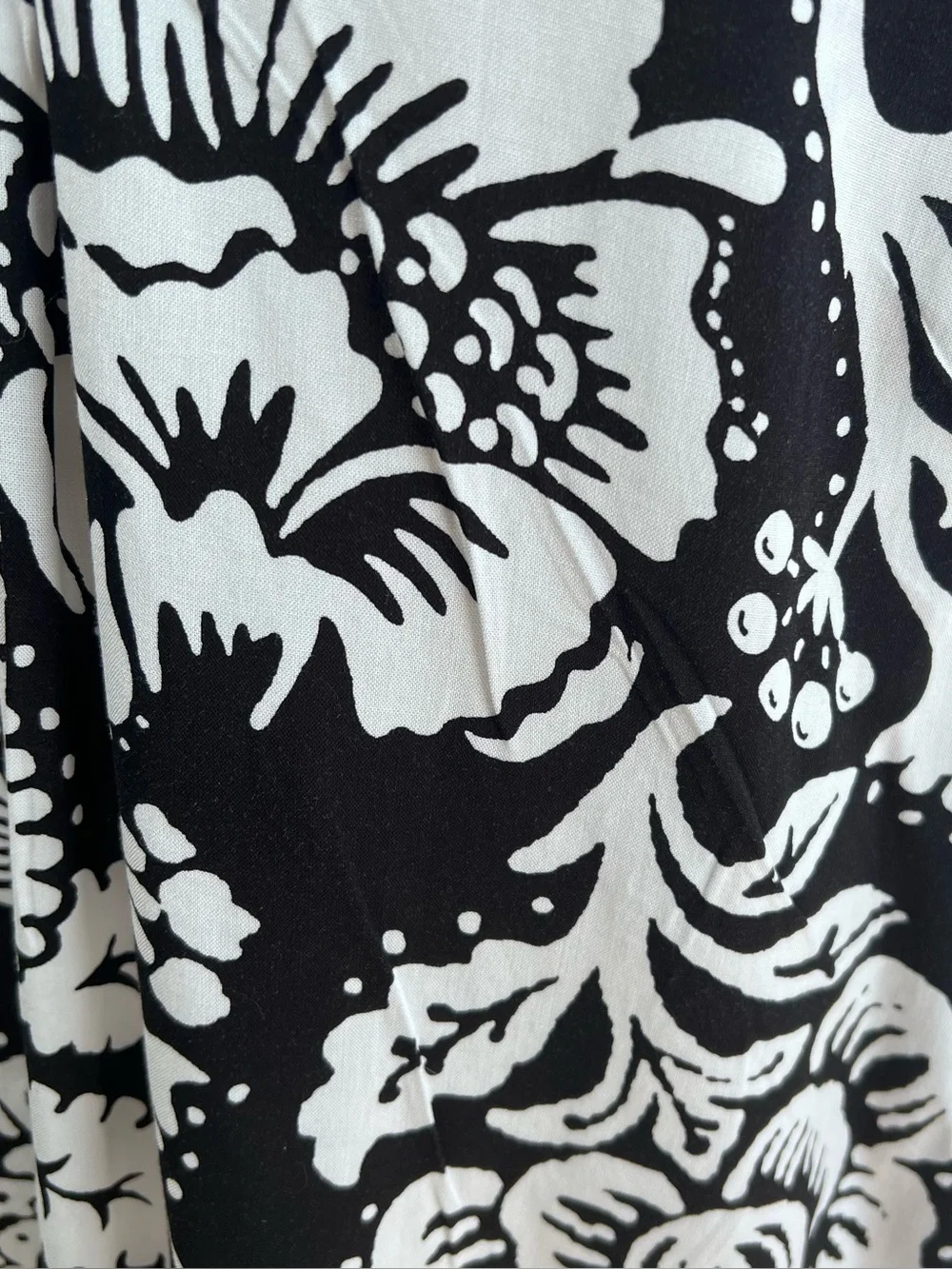 NEW Jones NY Black & White Floral V-Neck Women's Flutter Sleeve Top, Size 1X